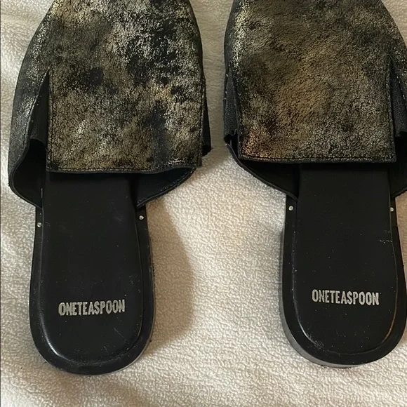 One Teaspoon Black Gold Crackled Metallic Nail Detailing Slip On Mules - Picture 2 of 15